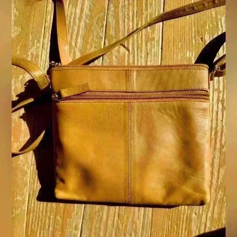 G. H. Bass & Co. crossbody bag light brown leather